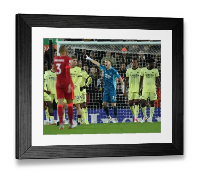 Framed Print : Arsenal's Aaron Ramsdale Faces Off Against Liverpool in Intense Premier League Clash (2021-22)