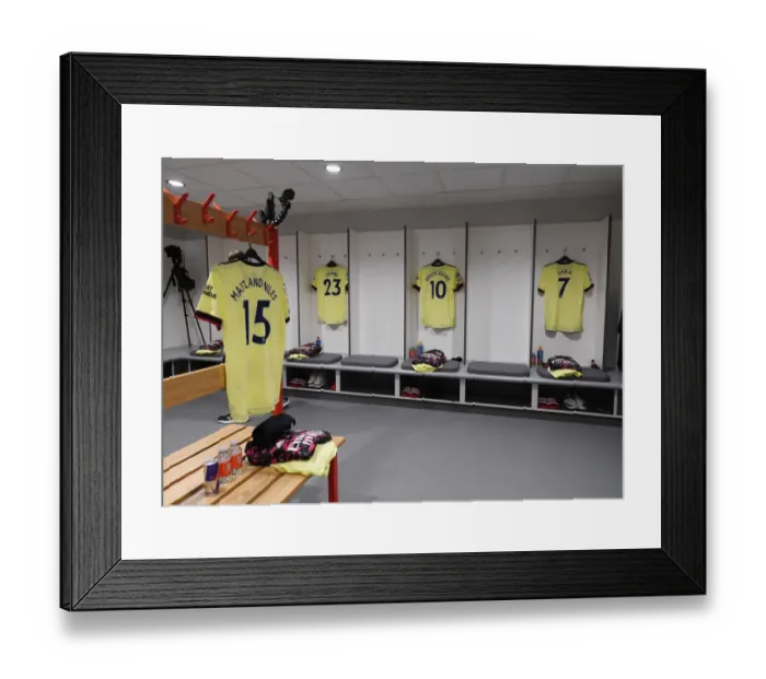 Framed Print : Arsenal's Pre-Match Huddle: Liverpool vs Arsenal, Premier League 2021-22