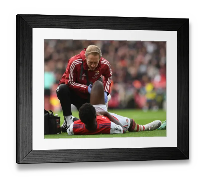 Framed Print : Arsenal: Bukayo Saka Receives Medical Attention vs Newcastle United (Premier League 2021-22)