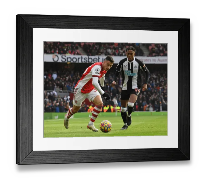 Framed Print : Arsenal's Martinelli Clashes with Newcastle's Willock in Premier League Showdown