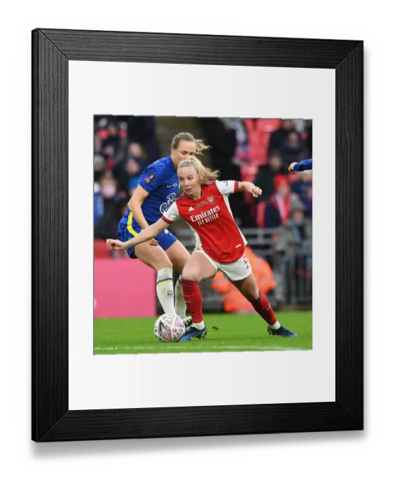 Framed Print : Arsenal's Beth Mead Shines in FA Women's Cup Final Showdown Against Chelsea at Wembley Stadium