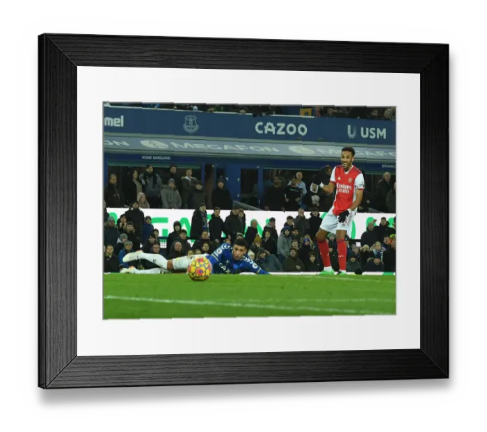 Framed Print : Last-Minute Heartbreak: Aubameyang's Wide Shot Sabotages Arsenal's Comeback at Everton (2020-21)