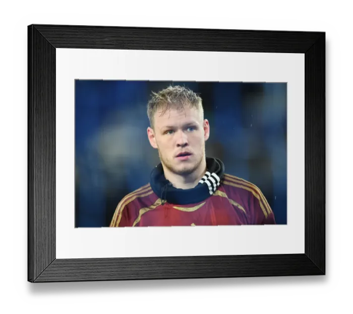 Framed Print : Arsenal's Aaron Ramsdale Prepares for Everton Showdown in Premier League Framed Print : Arsenal's Aaron Ramsdale Prepares for Everton Showdown in Premier League