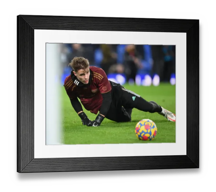 Framed Print : Arsenal's James Hillson Prepares for Everton Clash in Premier League (December 2021) Framed Print : Arsenal's James Hillson Prepares for Everton Clash in Premier League (December 2021)