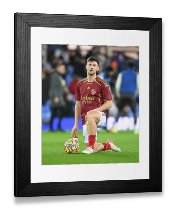 Framed Print : Arsenal's Kieran Tierney Ready for Everton Clash in Premier League (December 2021) Framed Print : Arsenal's Kieran Tierney Ready for Everton Clash in Premier League (December 2021)