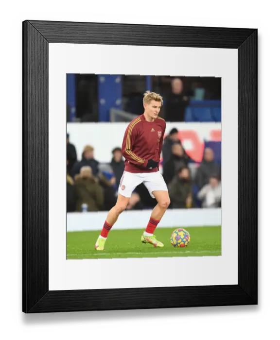Framed Print : Martin Odegaard Gears Up: Everton vs Arsenal, Premier League 2020-21