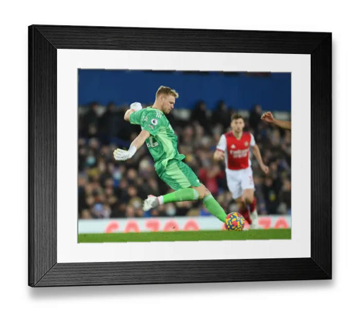 Framed Print : Intense Clash: Ramsdale Faces Everton in Premier League Showdown Framed Print : Intense Clash: Ramsdale Faces Everton in Premier League Showdown