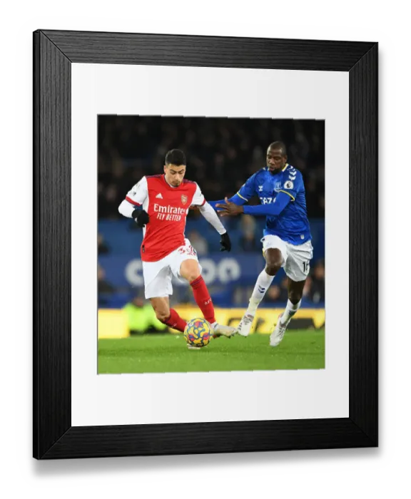 Framed Print : Gabriel Martinelli vs. Abdoulaye Doucoure: Everton vs. Arsenal, Premier League Clash (December 2021)
