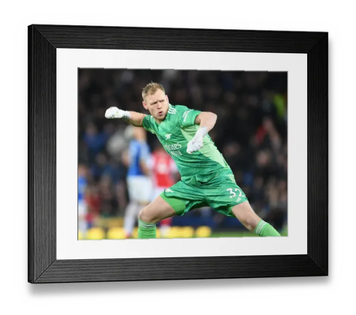 Framed Print : Odegaard's Dramatic Goal: Arsenal's Thrilling Victory Over Everton in the Premier League