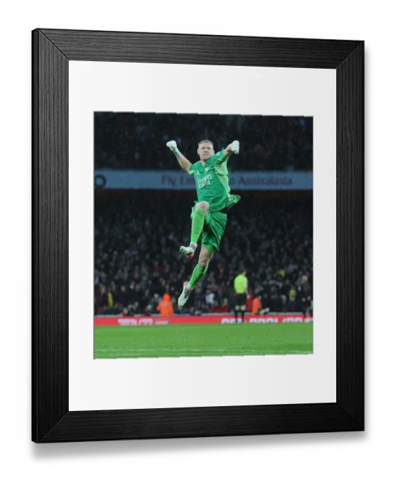Framed Print : Arsenal Celebrate Second Goal Against Southampton: Martin Odegaard Scores at Emirates Stadium (2021-22)