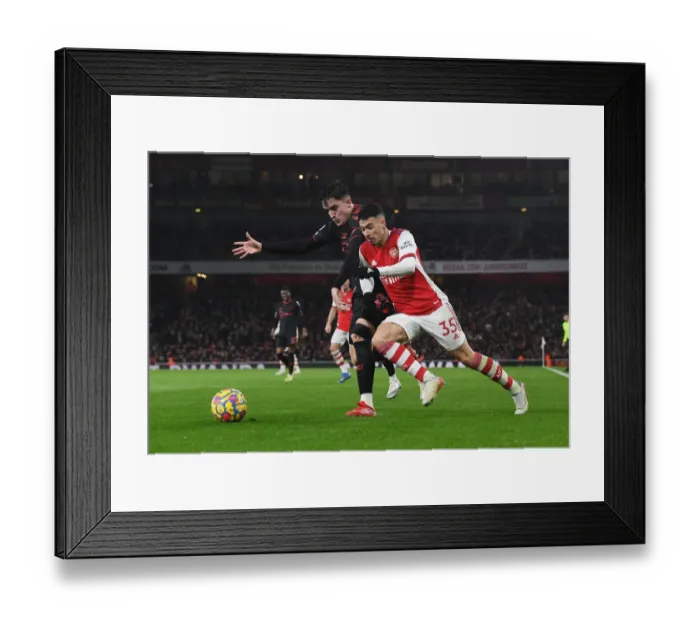 Framed Print : Martinelli vs. Livramento: A Fighting Spirit Unleashed in Arsenal's Battle against Southampton Framed Print : Martinelli vs. Livramento: A Fighting Spirit Unleashed in Arsenal's Battle against Southampton