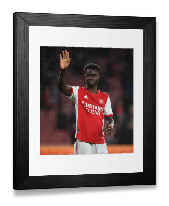 Framed Print : Arsenal's Bukayo Saka Celebrates with Fans after Arsenal v Southampton Victory (2021-22)