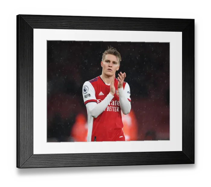 Framed Print : Arsenal's Bukayo Saka in Action: Arsenal vs Southampton, Premier League 2021-22 Framed Print : Arsenal's Bukayo Saka in Action: Arsenal vs Southampton, Premier League 2021-22