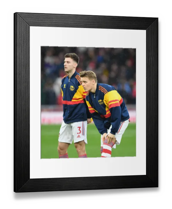 Framed Print : Arsenal's Kieran Tierney and Martin Odegaard Pre-Match Huddle vs Southampton (Premier League 2021-22)