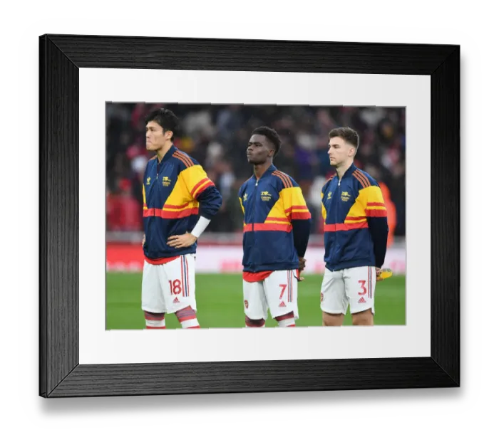 Framed Print : Arsenal Trio: Tierney, Saka, Tomiyasu - Pre-Match Huddle vs Southampton (Premier League 2021-22)