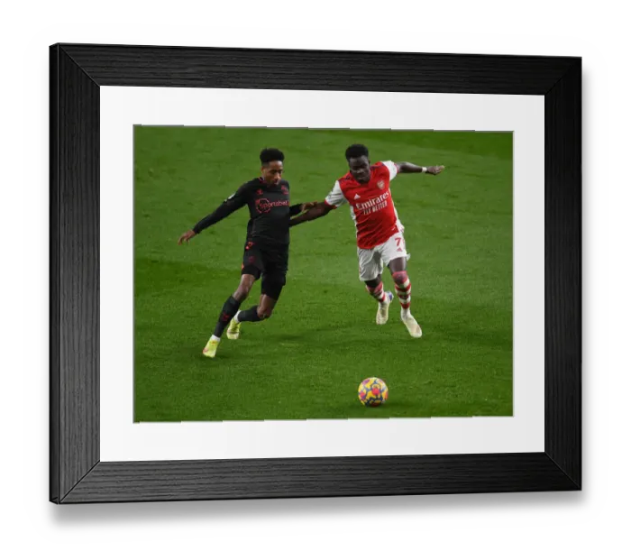 Framed Print : Arsenal's Bukayo Saka Faces Off Against Southampton's Kyle Walker-Peters in Premier League Clash