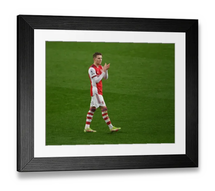 Framed Print : Martin Odegaard: Arsenal's Determined Midfield Maestro Amid Arsenal v Southampton Battle (2021-22)