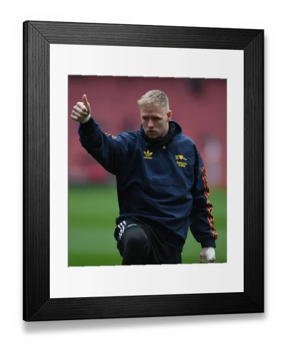 Framed Print : Arsenal's Aaron Ramsdale Prepares: Arsenal vs. Southampton (2021-22)