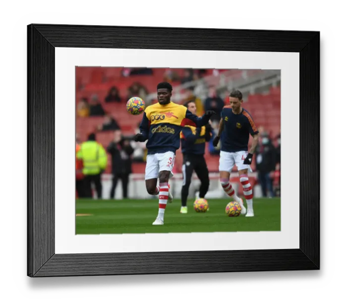 Framed Print : Arsenal's Battle-Ready Thomas Partey: Gunning for Victory Against Southampton