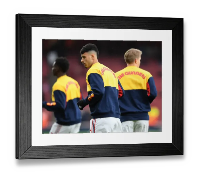 Framed Print : Arsenal's Gabriel Martinelli Ready for Arsenal v Southampton Clash (Premier League 2021-22)
