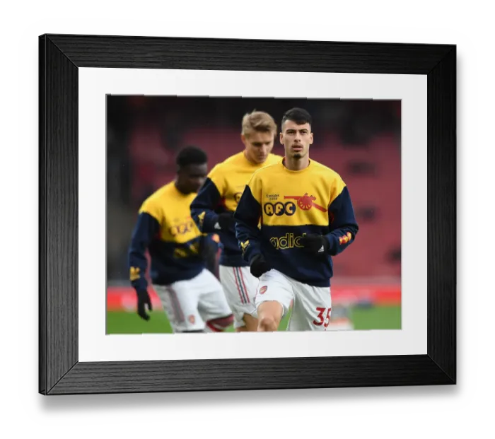 Framed Print : Gabriel Martinelli's Preparation: Arsenal's Determination for Arsenal vs Southampton (Premier League 2021-22)