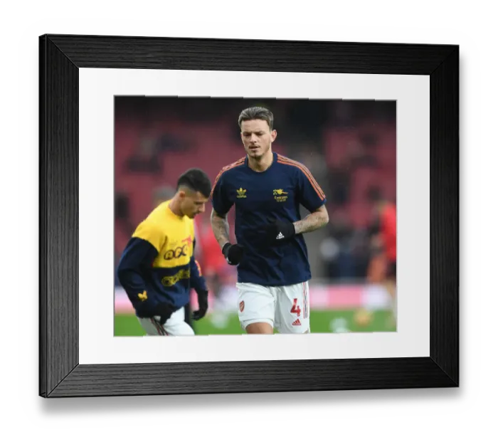 Framed Print : Arsenal's Ben White Readies for Arsenal vs Southampton Clash in Premier League (December 2021) Framed Print : Arsenal's Ben White Readies for Arsenal vs Southampton Clash in Premier League (December 2021)