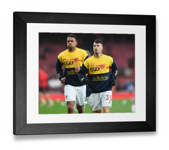 Framed Print : Arsenal's Gabriel Magalhaes Ready for Arsenal v Southampton Clash (2021-22)