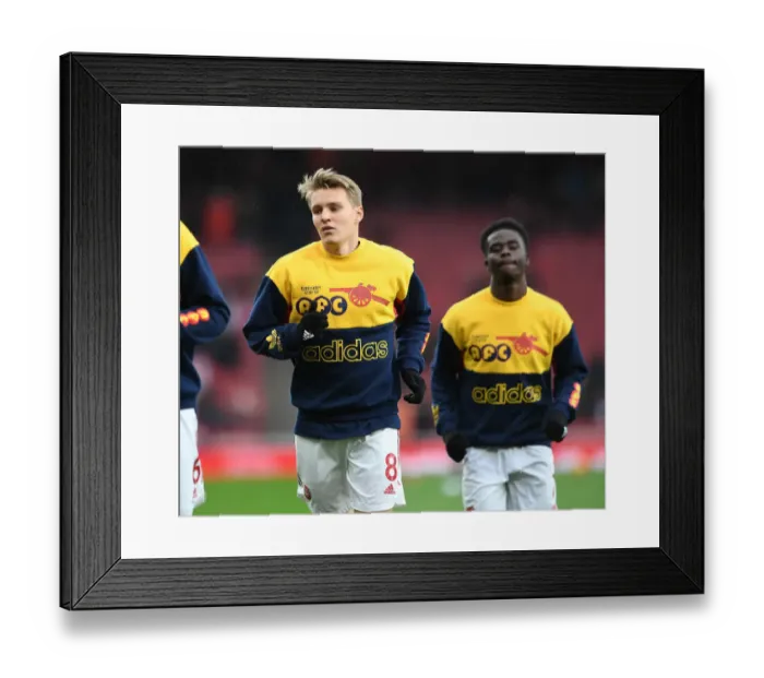 Framed Print : Arsenal's Martin Odegaard Gears Up Before Arsenal v Southampton (2021-22) Framed Print : Arsenal's Martin Odegaard Gears Up Before Arsenal v Southampton (2021-22)