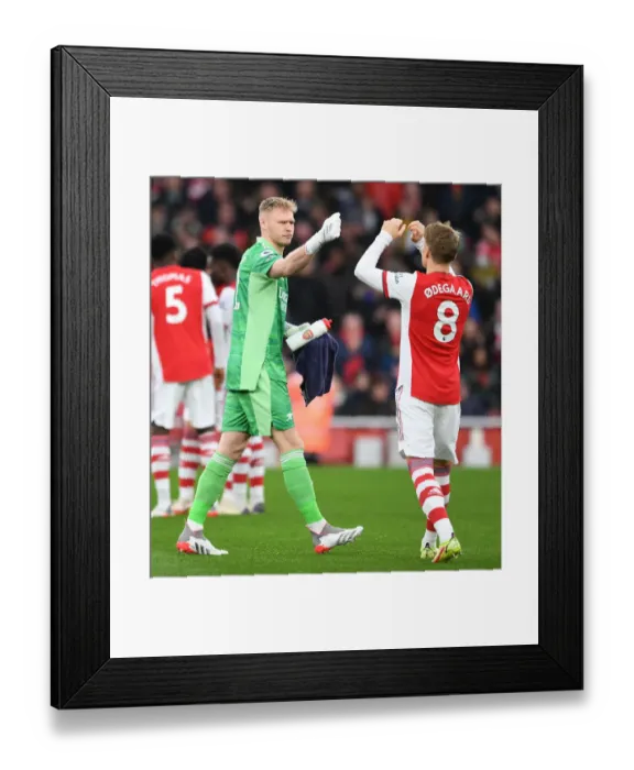 Framed Print : Arsenal's Ramsdale and Odegaard Pre-Match Huddle vs Southampton (Premier League 2021-22) Framed Print : Arsenal's Ramsdale and Odegaard Pre-Match Huddle vs Southampton (Premier League 2021-22)