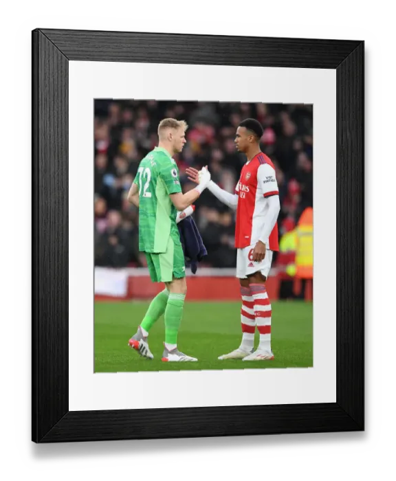 Framed Print : Arsenal's Ramsdale and Magalhaes Prepare for Southampton Clash (Arsenal v Southampton, 2021-22) Framed Print : Arsenal's Ramsdale and Magalhaes Prepare for Southampton Clash (Arsenal v Southampton, 2021-22)