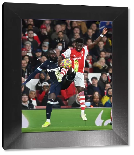 Saka's Skillful Run: Outmaneuvering Masuaku in Arsenal's Premier League Victory