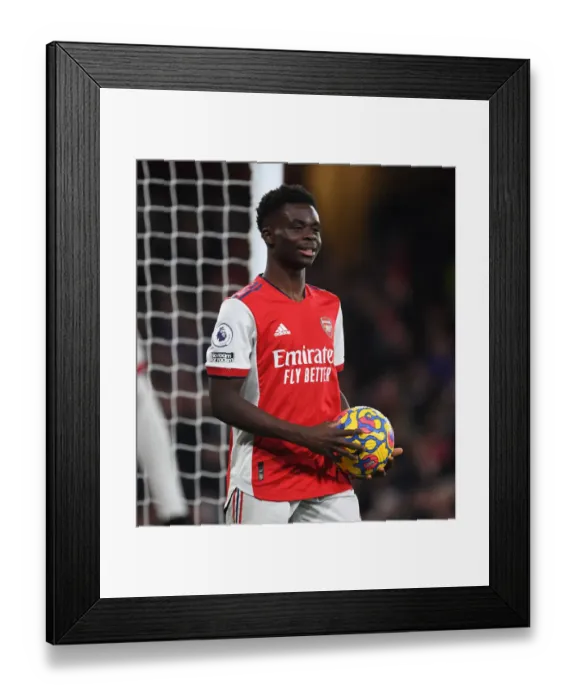Framed Print : Arsenal's Bukayo Saka in Action against West Ham United - Premier League 2021-22 Framed Print : Arsenal's Bukayo Saka in Action against West Ham United - Premier League 2021-22