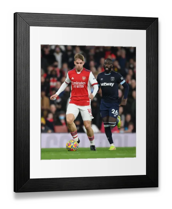 Framed Print : Arsenal's Emile Smith Rowe Outmaneuvers West Ham's Arthur Masuaku in Premier League Clash