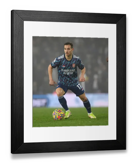 Framed Print : Arsenal's Cedric Faces Off Against Leeds United in Premier League Clash