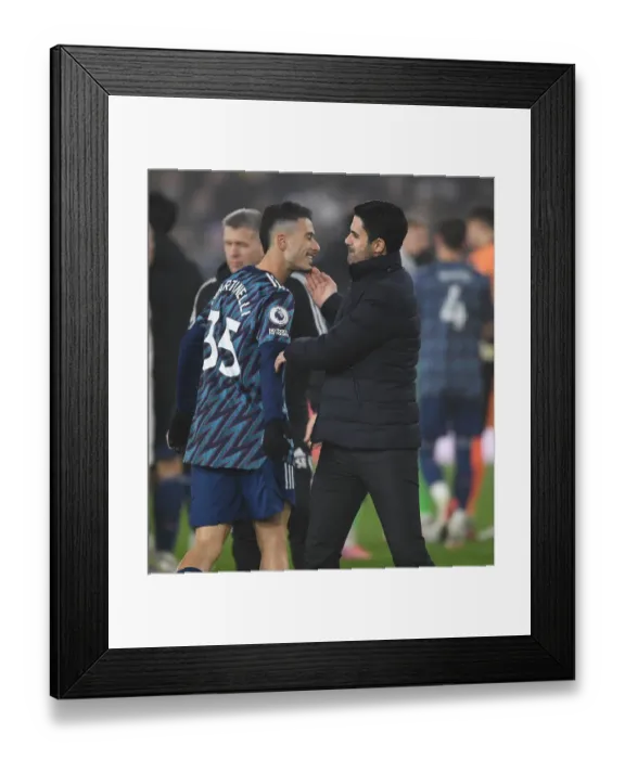 Framed Print : Arsenal's Gabriel Martinelli Scores the Winning Goal Against Leeds United in Premier League Framed Print : Arsenal's Gabriel Martinelli Scores the Winning Goal Against Leeds United in Premier League