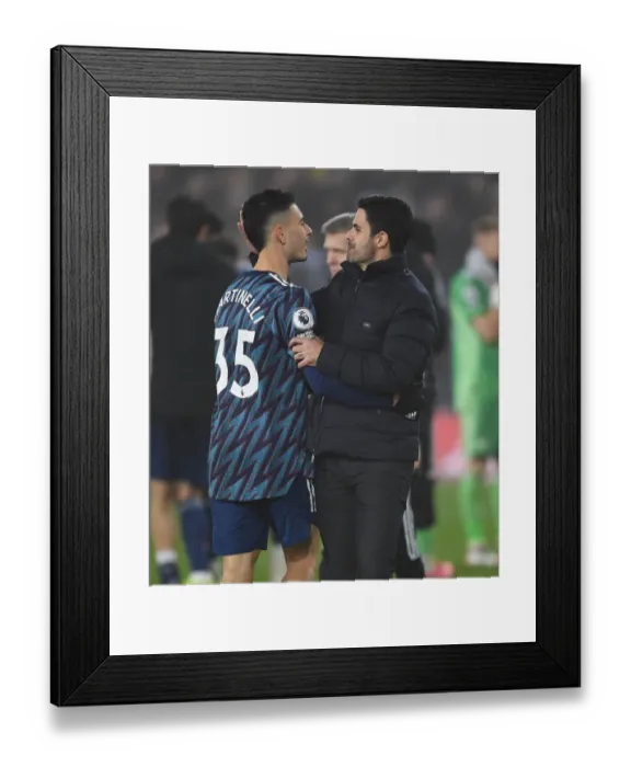 Framed Print : Martinelli's Last-Minute Stunner: Arsenal Snatch Dramatic Victory Against Leeds United in Premier League Thriller
