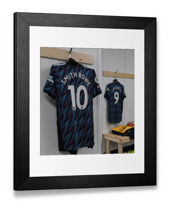 Framed Print : Arsenal's Emile Smith Rowe Gear Up: Leeds United vs Arsenal, Premier League 2021-22
