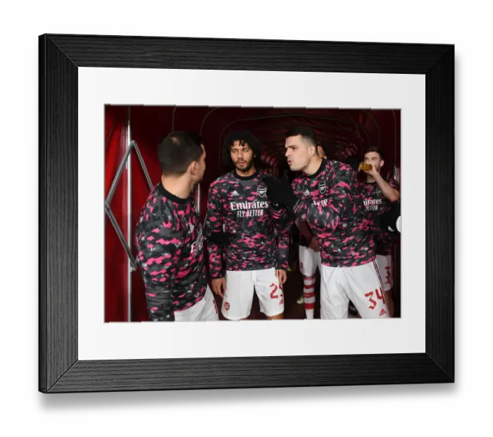 Framed Print : Arsenal Trio Prepare for Carabao Cup Quarterfinal vs. Sunderland