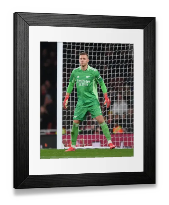 Framed Print : Focused Bernd Leno in Carabao Cup Quarterfinal: Arsenal's Goalkeeper in Action against Sunderland