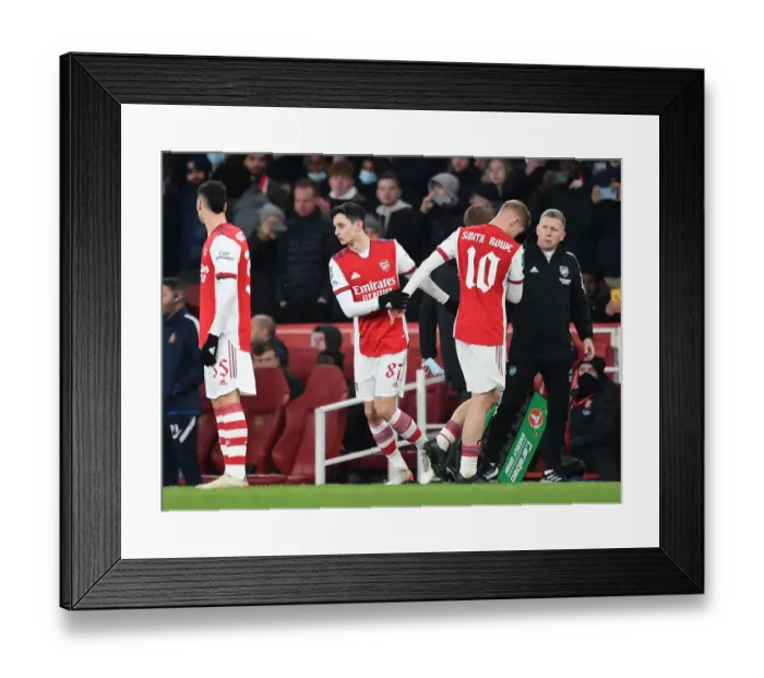 Framed Print : Arsenal Substitution: Charlie Patino Replaces Emile Smith Rowe in Carabao Cup Quarterfinal vs Sunderland