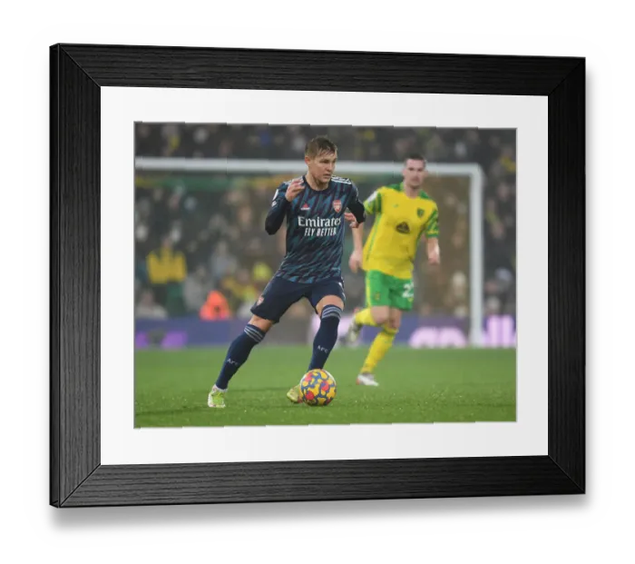 Framed Print : Martin Odegaard in Action: Norwich City vs. Arsenal, Premier League 2021-22 Framed Print : Martin Odegaard in Action: Norwich City vs. Arsenal, Premier League 2021-22