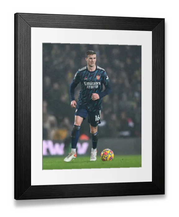 Framed Print : Arsenal's Rob Holding in Action against Norwich City in the Premier League (December 2021) Framed Print : Arsenal's Rob Holding in Action against Norwich City in the Premier League (December 2021)