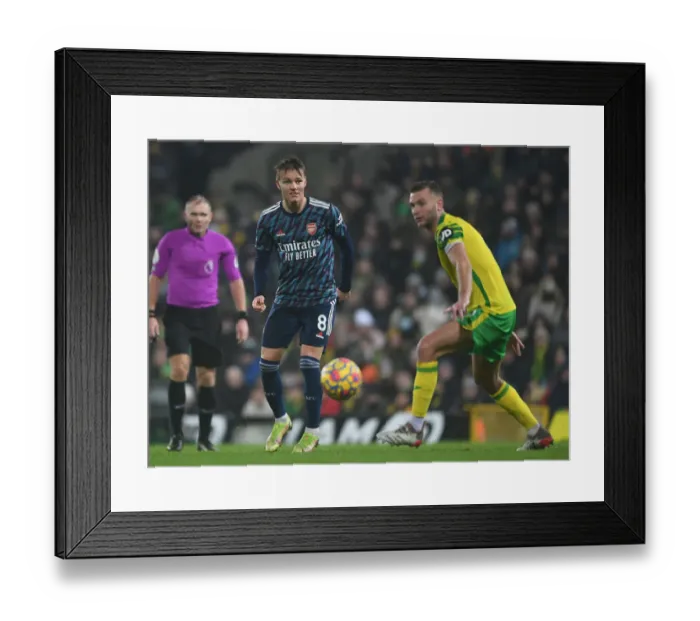 Framed Print : Martin Odegaard in Action: Norwich City vs Arsenal, Premier League 2021-22