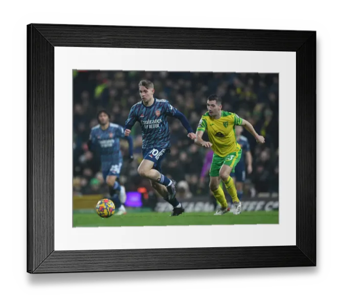 Framed Print : Emile Smith Rowe vs. Kenny McLean: Battle in the Midfield - Norwich City vs. Arsenal, Premier League 2021-22