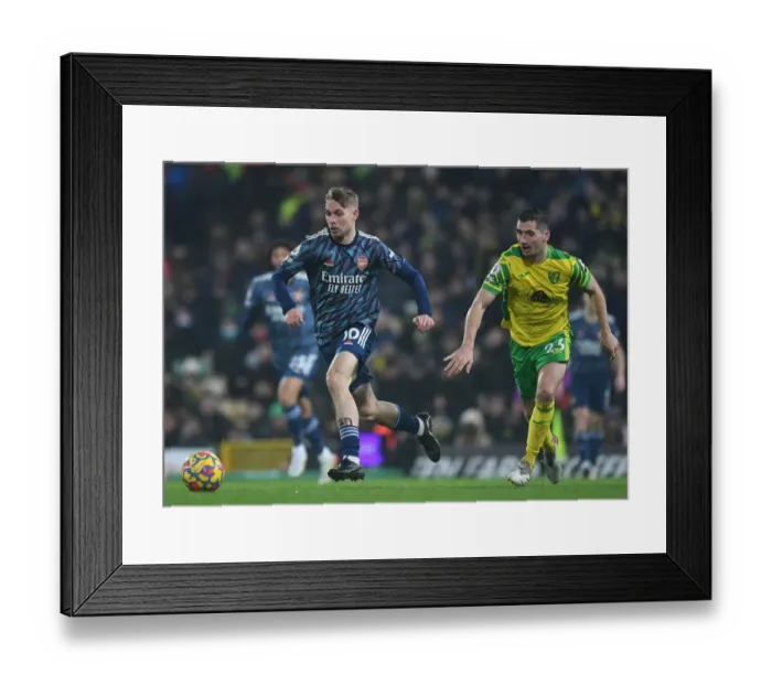 Framed Print : Emile Smith Rowe Clashes with Kenny McLean: Norwich City vs Arsenal, Premier League 2021-22