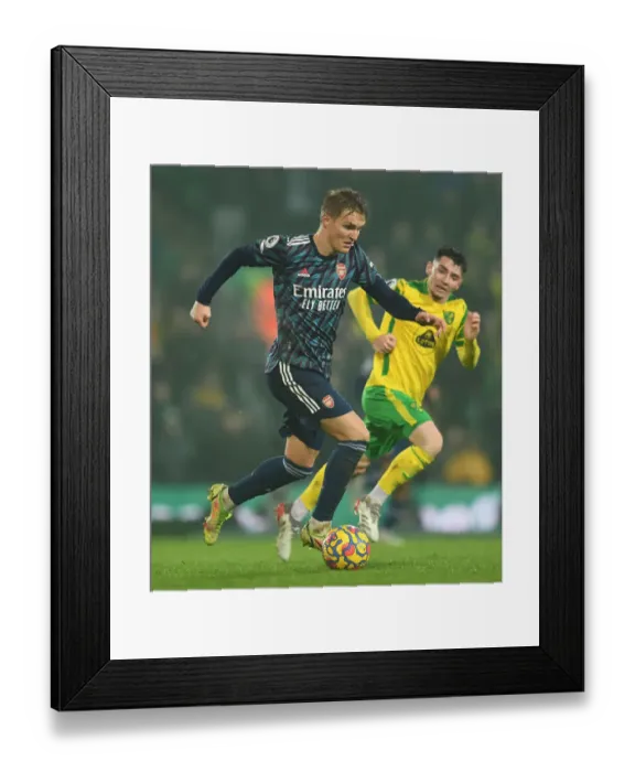 Framed Print : Martin Odegaard in Action: Norwich City vs Arsenal, Premier League 2021-22
