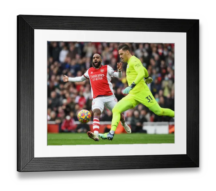 Framed Print : Arsenal's Alexandre Lacazette Faces Manchester City in the Premier League Framed Print : Arsenal's Alexandre Lacazette Faces Manchester City in the Premier League