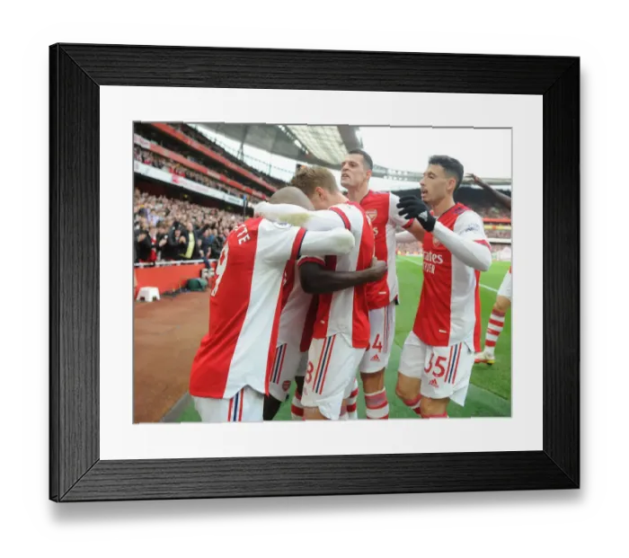 Framed Print : Arsenal Celebrate Bukayo Saka's Goal Against Manchester City (2021-22)
