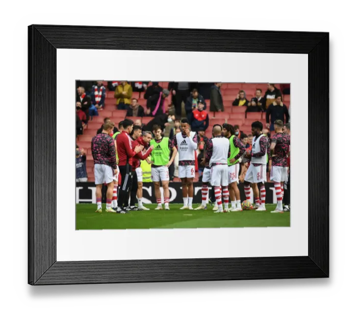 Framed Print : Arsenal Pre-Match Huddle: Unity before the Battle against Manchester City, Premier League 2021-22