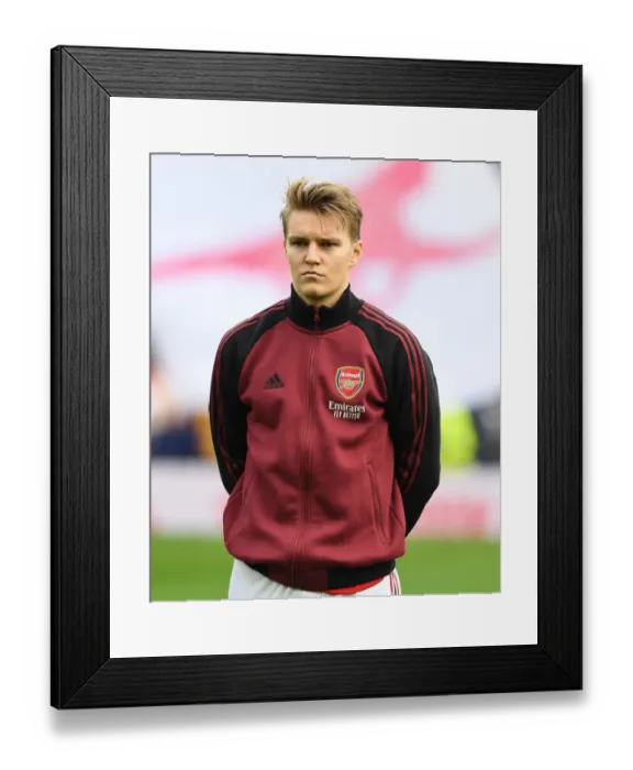 Framed Print : Arsenal's Martin Odegaard Gears Up for Arsenal v Manchester City Clash (2021-22)